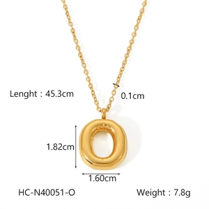 Detailed dimensions of gold bubble letter O necklace with pendant size and chain length