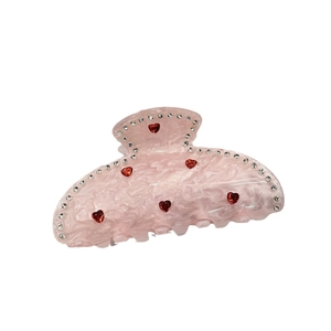 Pince à cheveux rose avec motifs cœurs rouges et strass brillants pour la coiffure
