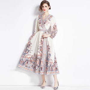 Boho-Midikleid mit V-Ausschnitt, Paisley-Print, langen Ärmeln und Bindegürtel an der Taille