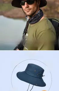 Détail du chapeau de soleil bleu marine avec bord large de 8cm et évents en métal