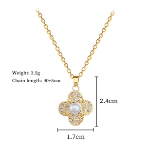 Detailed size parameters of the gold clover pendant necklace with pearl and zircon