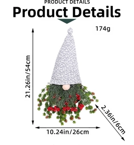 Dimensions détaillées du gnome de Noël avec baies rouges et aiguilles de pin