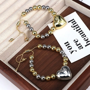 Bracciali regolabili con perline in oro e argento e ciondolo a cuore in scatola di legno