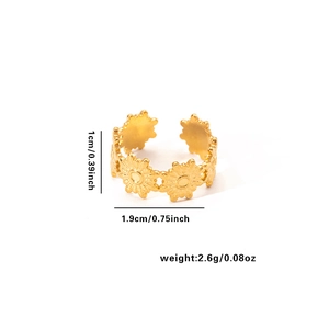 Detailed size chart for the gold star patterned adjustable stainless steel ring