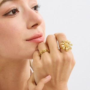 Golden daisy flower rings set in stainless steel for women featuring adjustable open design