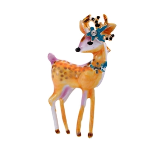 Broche de cerf émaillée avec fleurs colorées et détails en strass finition dorée
