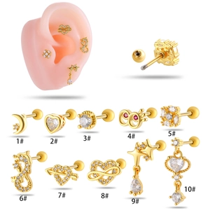 Set di 10 piercing per cartilagine dorati con zirconi colorati e chiusura a vite sicura