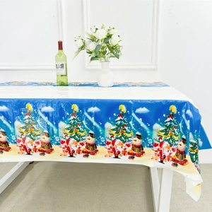 Detail der wasserfesten PE-Weihnachtstischdecke mit Weihnachtsmann, Schneemann und Motiven