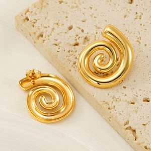 Orecchini a perno a spirale in acciaio inossidabile placcato oro 18K con design lucido