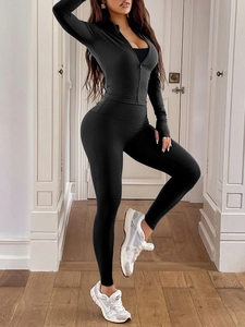 Ensemble de yoga noir pour femme avec veste zippée à manches longues et legging de sport