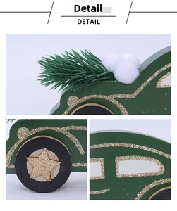 Vue détaillée de la voiture de Noël en bois vert foncé avec paillettes dorées et aiguilles de pin