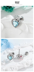 Makro-Detail von Herz-Kronen-Ohrsteckern mit blauen und rosa Zirkonia und Schraubverschluss