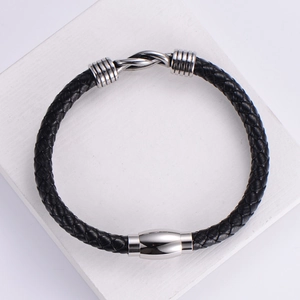 Bracciale da uomo in pelle nera intrecciata con chiusura magnetica in acciaio inossidabile
