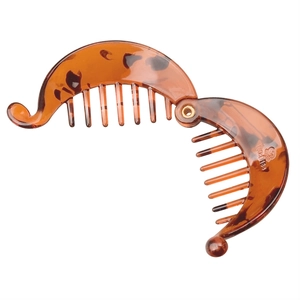 Detail of tortoiseshell banana hair clip showing polished finish and sturdy gold metal hinge