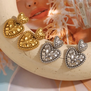 Boucles d'oreilles cœur vintage en acier inoxydable 316L avec texture martelée bicolore