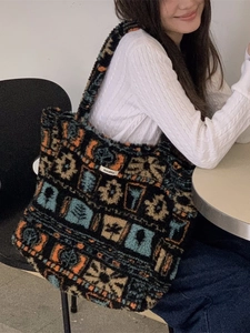 Vintage plush knit tote bag with geometric patterns and Sozakka label in casual style