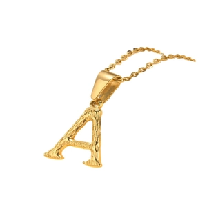 Collier lettre A en acier inoxydable plaqué or 18K avec texture d'écorce vintage