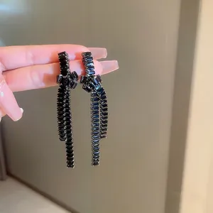 Schwarze Geknotete Quasten-Ohrhänger Kupfer Zirkonia Schleife Langer Schmuck Mit 925 Sterling Silber Ohrstecker