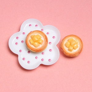Miniature resin mango tart replicas with floral polka dot plate for DIY dollhouse decor