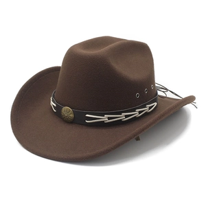 Cappello da cowboy in feltro marrone scuro con fascia in pelle e fibbia metallica vintage