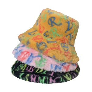 Damen Winter Kunstpelz Fischerhut Bunte Buchstaben Druck Warm Weich Plüsch Beanie Kappe Lässig
