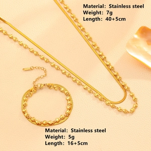 Parure de bijoux en acier inoxydable doré incluant un collier 40cm et un bracelet 16cm