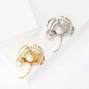 Ginkgo Leaf Brooch Alloy Faux Artificial Pearl Elegant Textured Leaf Pin Fashion Jewelry For Women