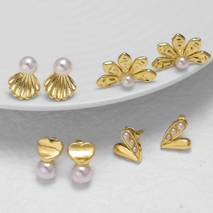 Elegant Heart Flower Shell Faux Artificial Pearl Stud Earrings 18K Gold Plated Copper With 14K Gold Earring Post French Retro Style