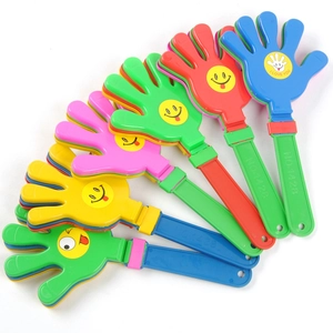Mains d'applaudissement en plastique coloré avec sourire pour fêtes et cheering