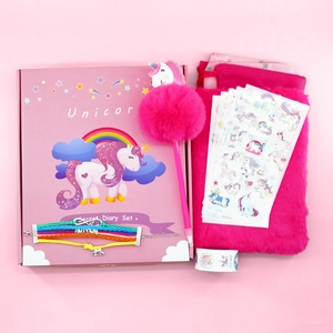Set de papelería unicornio de felpa rosa con diario secreto y accesorios a juego