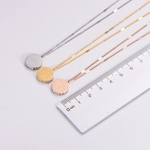 Detailed scale measurement of Fu character pendant diameter in gold and silver finish