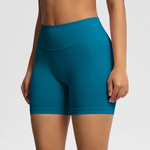 Détail du short de fitness sans couture bleu sarcelle avec taille haute côtelée