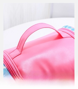 Detail of the widened PU leather handle and sturdy stitching on the pink makeup bag