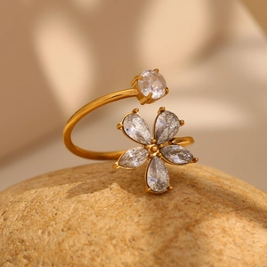 Bague fleur ajustable plaquée or 18K en acier inoxydable avec zircons sur pierre