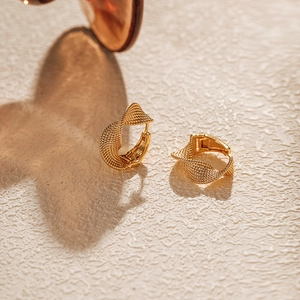 Modern twisted hoop earrings in 18K gold plated brass with fine mesh grid texture