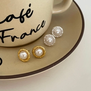 Elegant vintage pearl stud earrings with twisted rope metal border in gold and silver