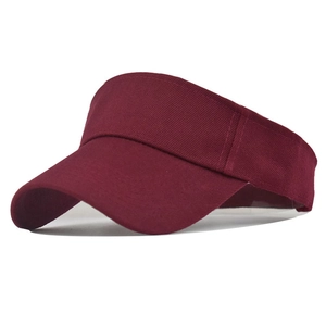Detailansicht eines weinroten Sonnenvisiers aus Polyester mit verstärkten Nähten