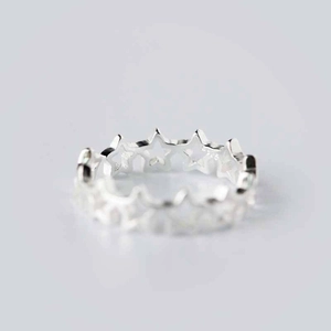 Anello regolabile con stelle traforate in argento sterling S925 dal design minimalista