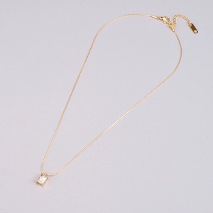 Detailed macro of the gold lobster clasp and adjustable extension chain on the necklace