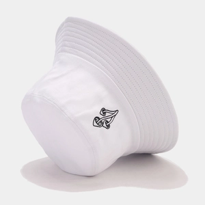 Bob blanc en coton avec broderie de champignon noir pour la protection solaire d'été