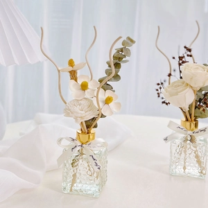 Preserved flower reed diffuser set with embossed glass bottles and natural dried bouquets