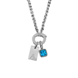 Collar de acero de titanio plateado con placa letra A y piedra preciosa azul cuadrada