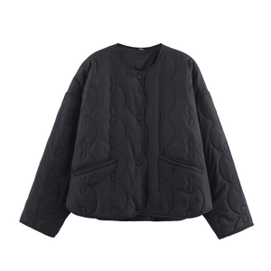 Veste matelassée noire pour femme avec motifs papillon et col rond classique