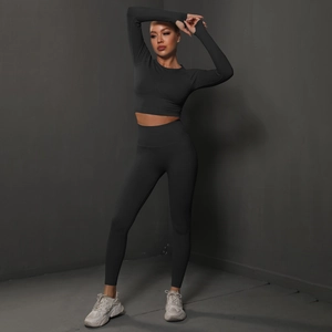 Detail of dark gray seamless yoga set with long sleeve crop top and high waist leggings