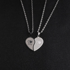 Collier couple avec pendentif cœur séparable en acier inoxydable noir et argent Love You