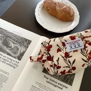 Trousse à maquillage en velours côtelé à fleurs avec poignée pour le rangement