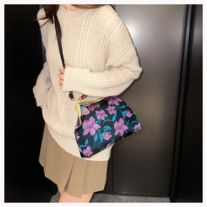 Retro Floral Jacquard Handbag With Wooden Handle Metal Frame Kiss Lock Elegant Crossbody Shoulder Bag For Women Fabric