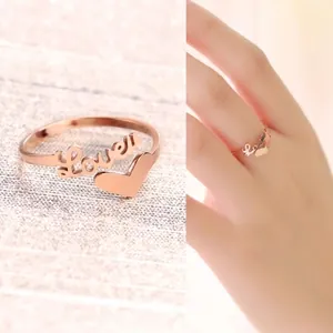 Bague ouverte plaquée or rose 18K avec lettrage Lover et motif de cœur pour femme