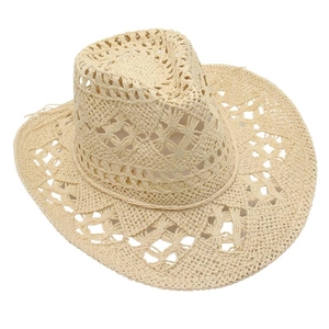 Vue macro du chapeau de paille avec motifs ajourés complexes et textures tissées