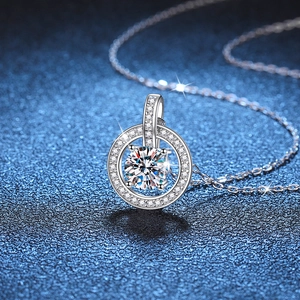 Sparkling S925 sterling silver round pendant necklace with 1 carat Moissanite diamond